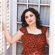 Soprano profesional en activo, experta en técnica vocal y oratoria